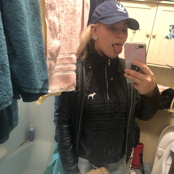 Meet your Posher, Tiffany - Picture 1 of 1